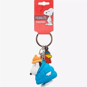 NWT Puffer snoopy keychain